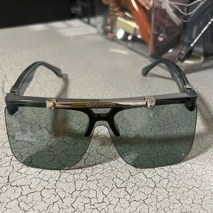 New never worn Louis Vutton unisex sunglasses !